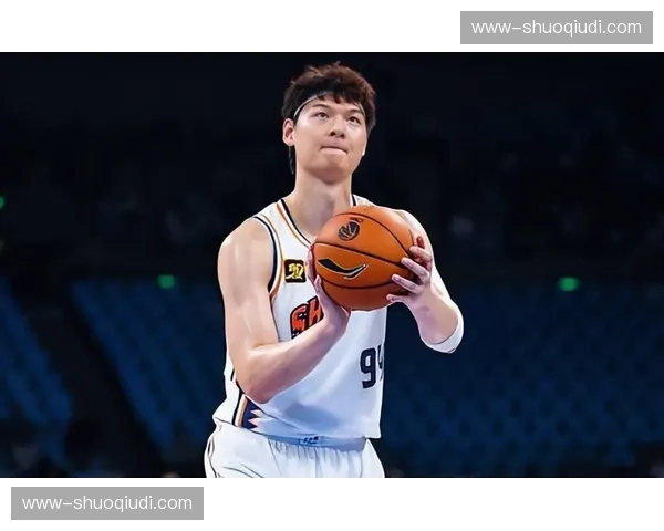 上海队洛夫顿怀特塞德缺阵 王哲林扛起内线攻防重任效果显著